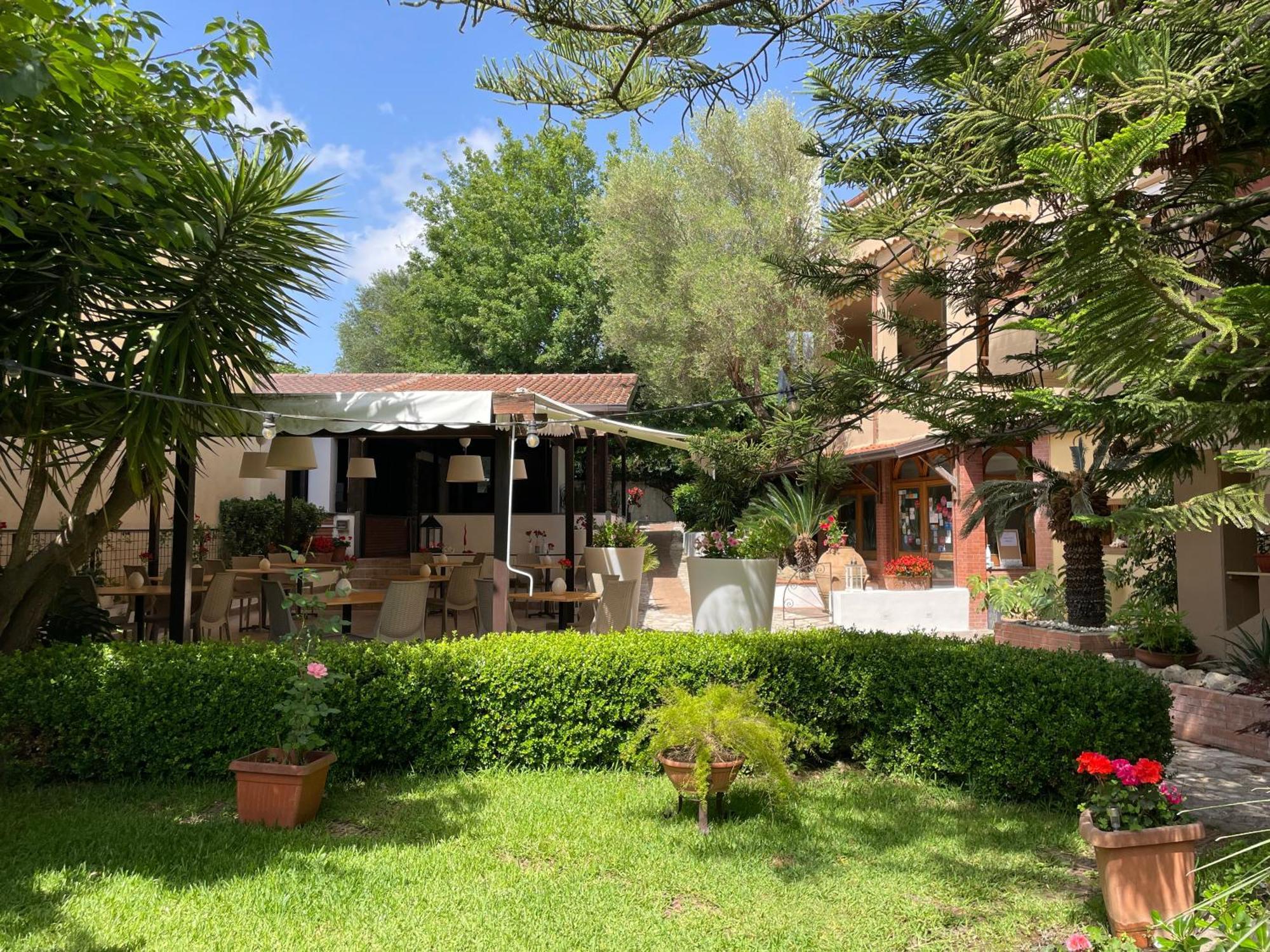 Hotel Residence Da Carmelo Palinuro Bagian luar foto